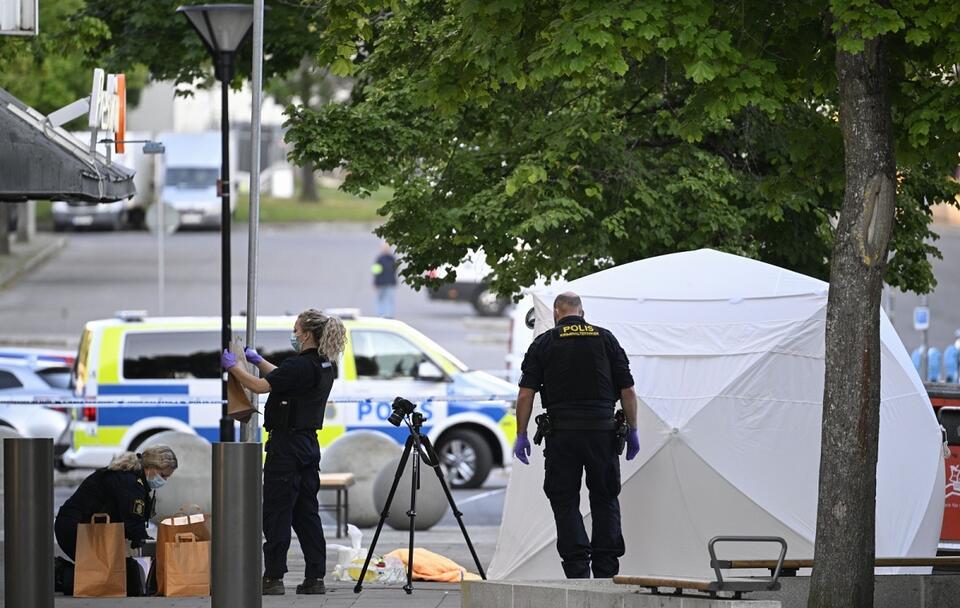 Praca policji w Sztokholmie / autor: PAP/EPA/Anders Wiklund/TT