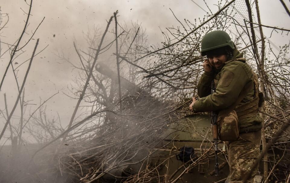 Ukraiński artylerzysta / autor: PAP/EPA/OLEG PETRASYUK