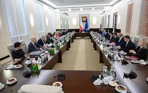 Premier Donald Tusk na posiedzeniu rządu w KPRM w Warszawie / autor: PAP/Radek Pietruszka