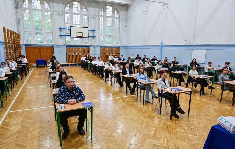Pisemny egzamin z matematyki na poziomie podstawowym w XII LO w Szczecinie / autor: PAP/Marcin Bielecki