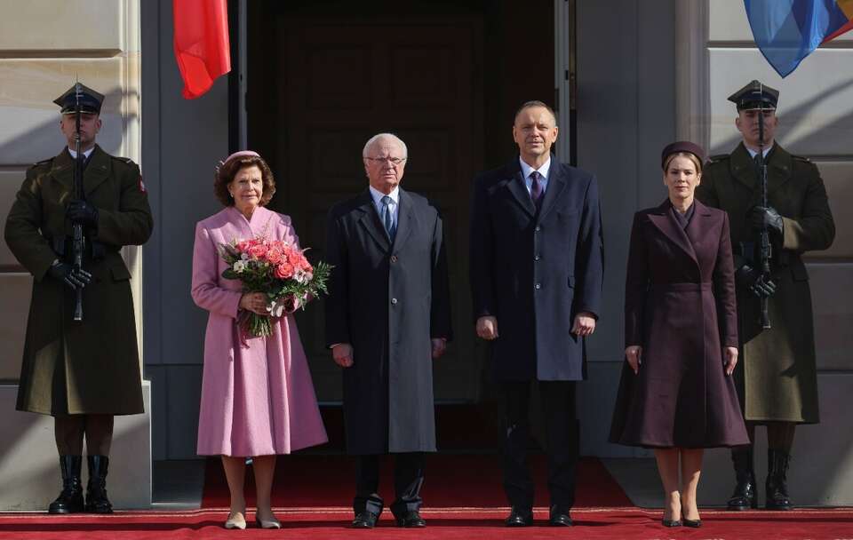 Królowa Sylwia, Karol XVI Gustaw, Karol Nawrocki i Marta Nawrocka / autor: PAP/Paweł Supernak