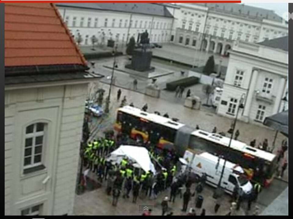 Protest Solidarnych 2010 przed Pałacem Prezydenckim, 11 kwietnia 2011 r., godz. 16