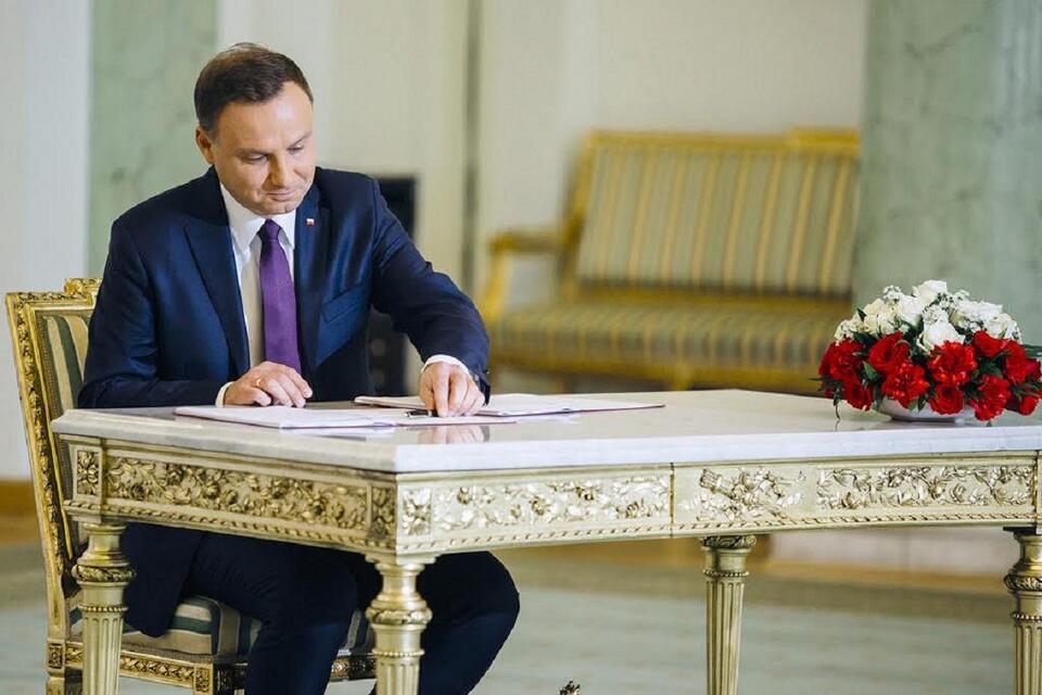 Podpis prezydenta RP Andrzeja Dudy / autor: prezydent.pl