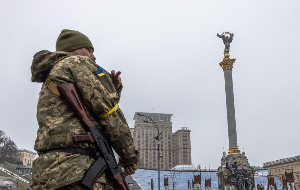 Ukraiński żołnierz w Kijowie / autor: PAP/EPA