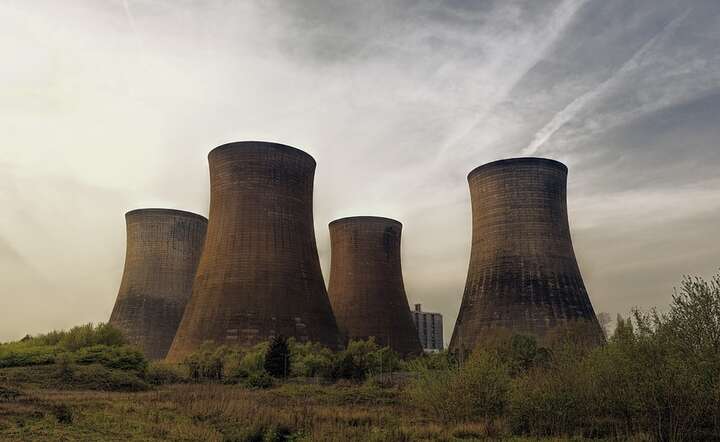 Wieże chłodnicze elektrowni jądrowej. ZDJECIE ILUSTRACYJNE / autor: Pixabay