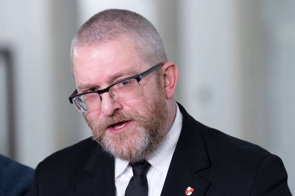 Partia Grzegorza Brauna wyprzedziła Konfederację! SONDAŻ