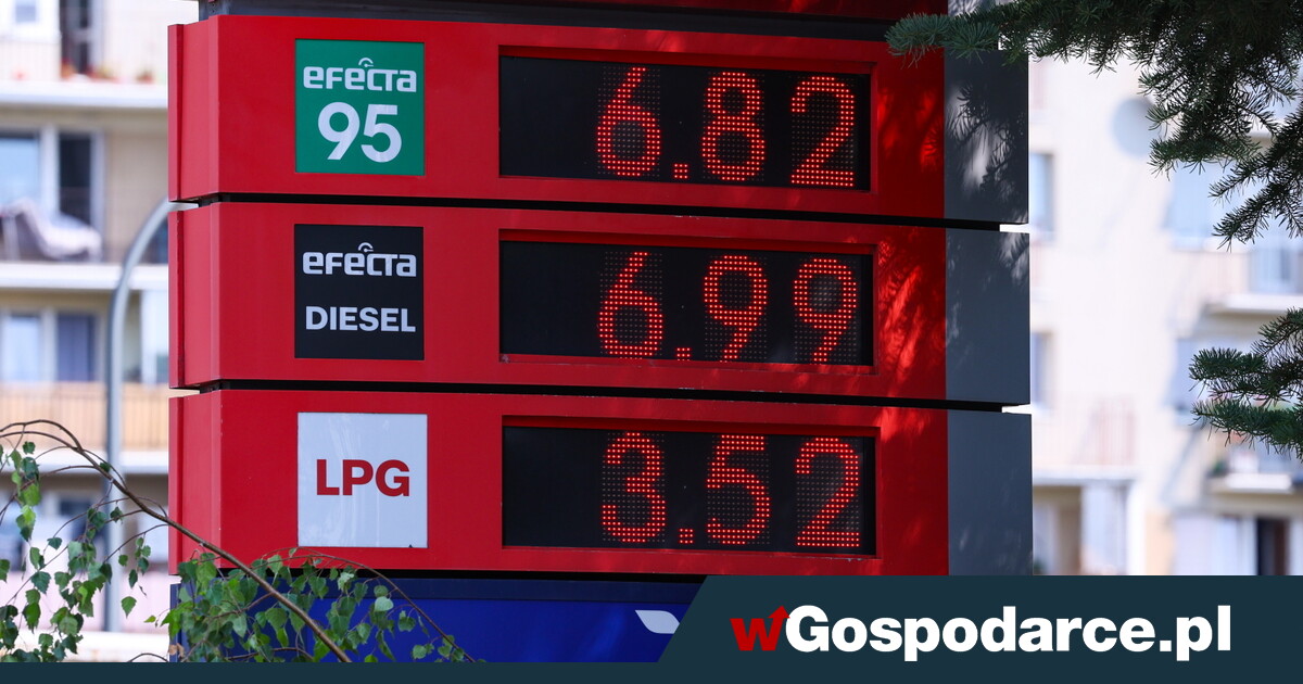 Od dziś dokładamy prawie złotego do litra paliwa