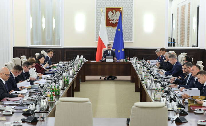 Najszybciej rosną wydatki na obsługę długu publicznego i administrację publiczną / autor: PAP/Paweł Supernak