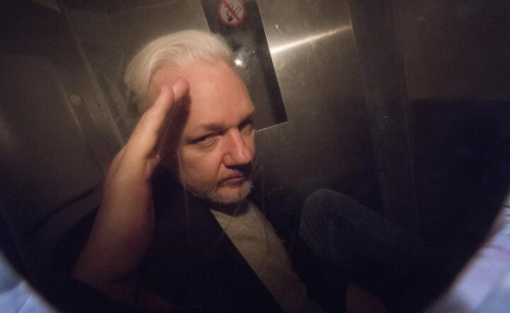 Założyciel portalu WikiLeaks Julian Assange / autor: PAP/EPA/NEIL HALL