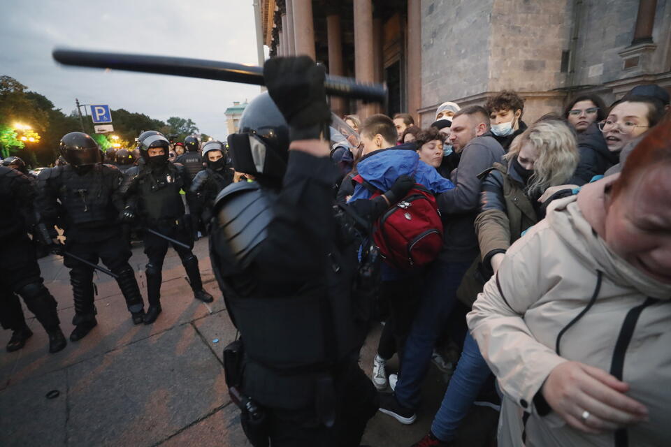 Protesty w Moskwie przeciwko częściowej mobilizacji  / autor: Fot. PAP/EPA