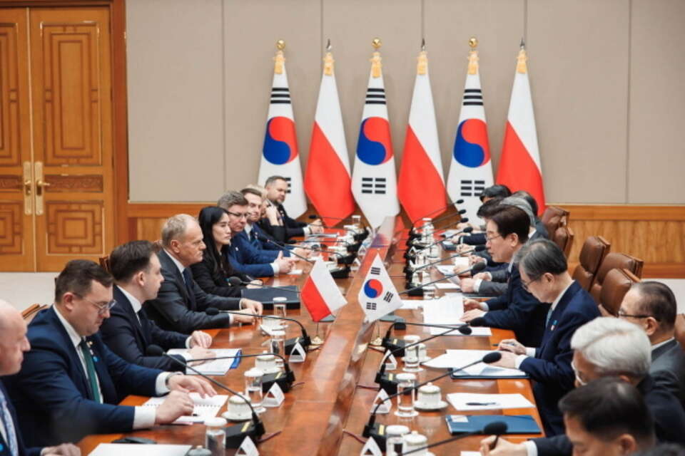 Wizyta delegacji polskiej z Donaldem Tuskiem w Seulu  / autor: PAP/Krystian Maj