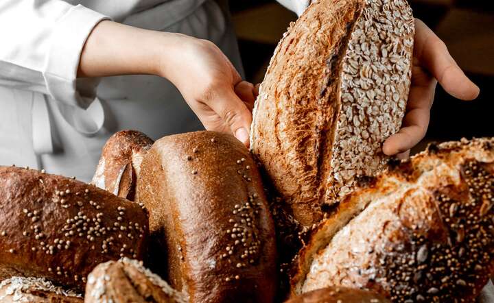 Brak opakowania nie zwalnia sprzedawcy z obowiązku podania nazwy produktu, wykazu składników i informacji jak wyrób powstał. / autor: Freepik