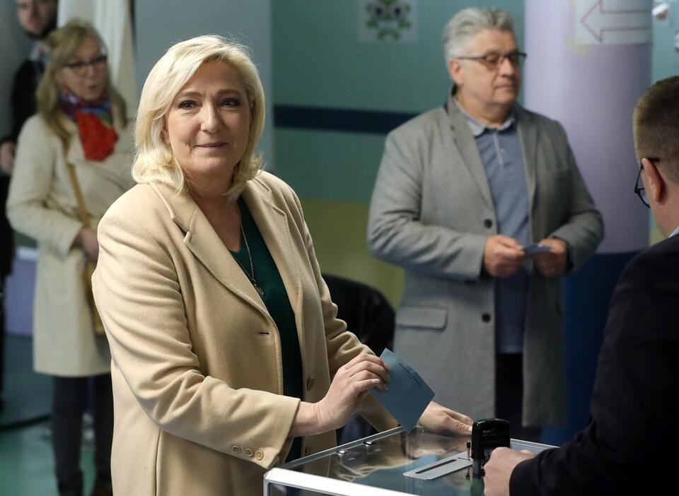 Marine Le Pen oddaje głos w wyborach prezydenckich / autor: PAP/EPA