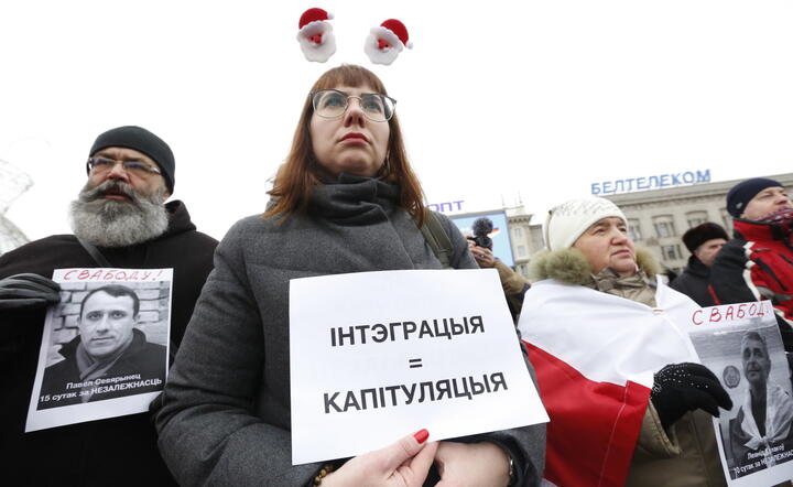 Protest przeciwko integracji Białorusi z Rosją / autor: PAP/EPA/TATYANA ZENKOVICH