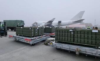 W Kijowie wylądował transport 90 ton amerykańskiej broni
