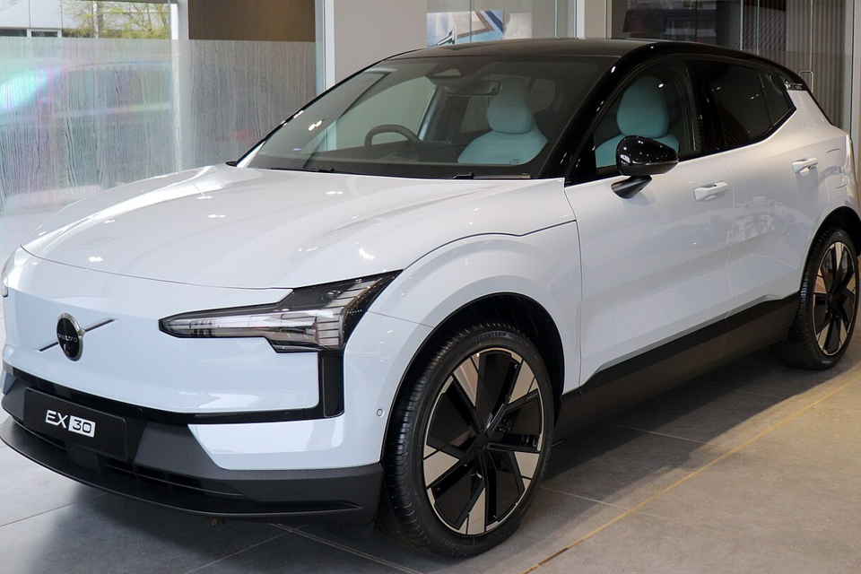 Volvo wycofuje tysiące "elektryków". Wada SUV-a grozi pożarem