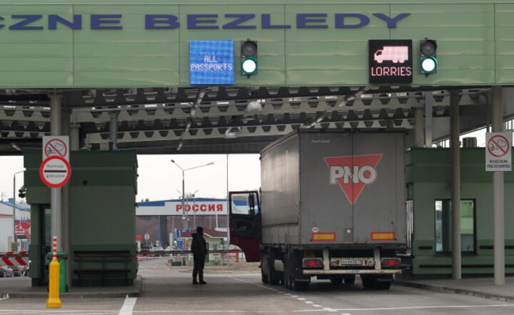 Zamarł ruch TIR-ów na polsko-rosyjskich przejściach granicznych, na zdjęciu przejście w Bezledach, fot. PAP/ Tomasz Waszczuk