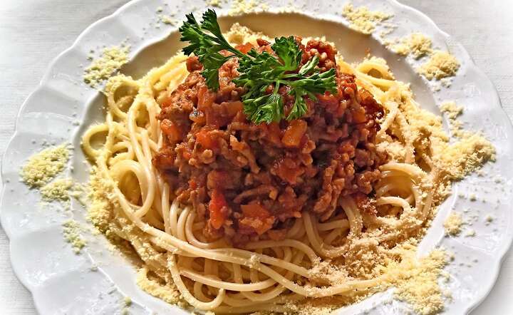 W spaghetti bolognese mięso mielone można zastąpić rozdrobnionym tofu / autor: Pixabay