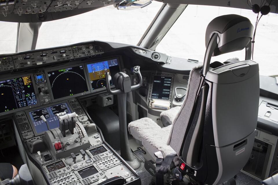 Boeing airplane cockpit / autor: wPolityce.pl
