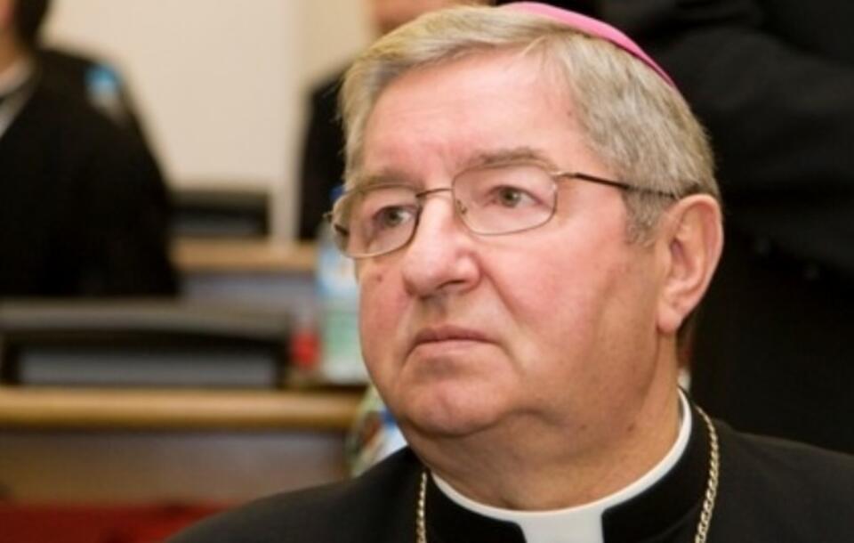 "Dziękujemy, że abp Sławoj Leszek Głódź i bp Wiesław Mering przypomnieli TVP o tych obowiązkach."