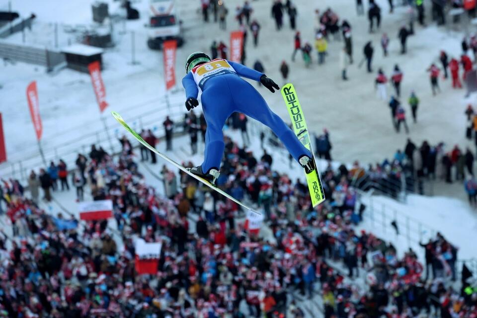 Aleksander Zniszczoł podczas serii próbnej przed drużynowym konkursem Pucharu Świata w skokach narciarskich w Zakopanem / autor: PAP/Grzegorz Momot