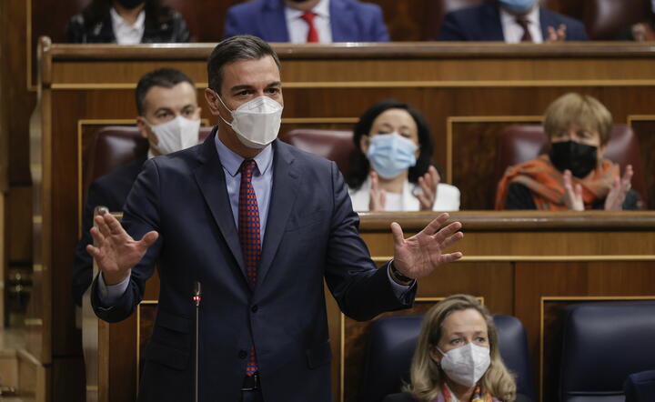 Premier Hiszpanii Pedro Sanchez / autor: PAP/EPA/Emilio Naranjo