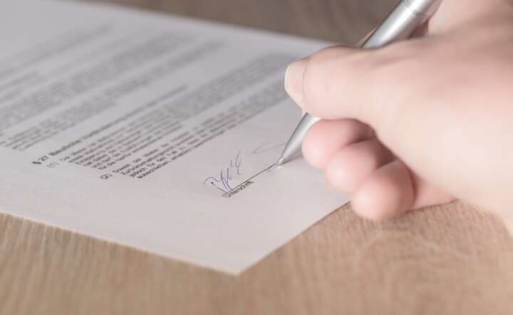 Szacuje się, że obecnie aż 75 proc. umów w sektorze najmu rolniczego ma formę ustną. / autor: Pixabay