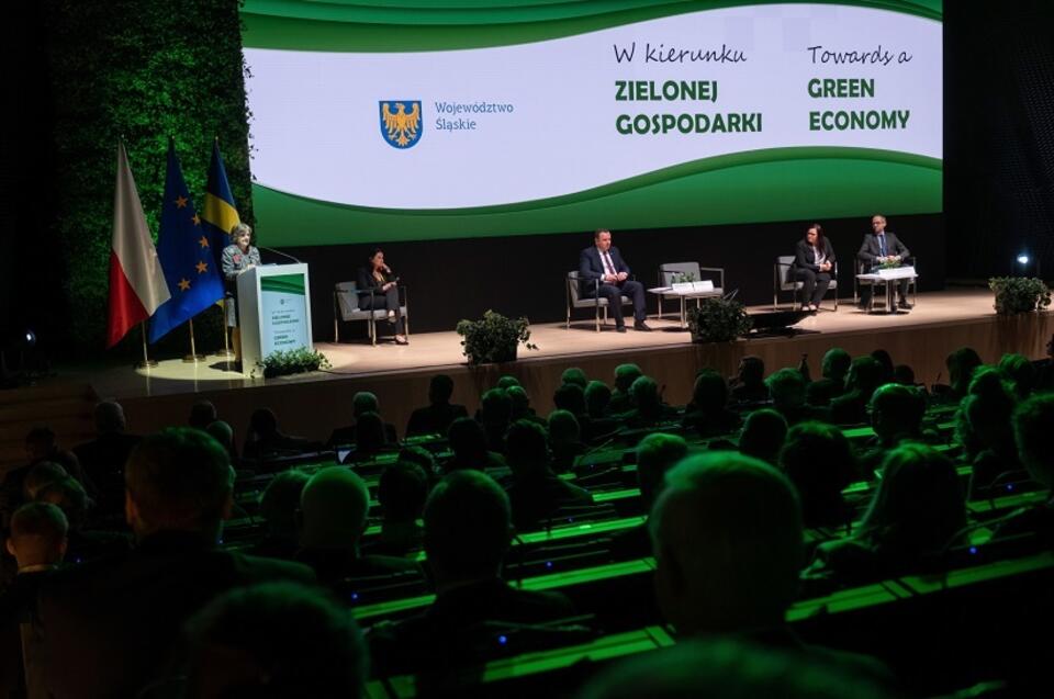 Konferencja pt. 'W kierunku zielonej gospodarki' w Katowicach / autor: PAP/Hanna Bardo