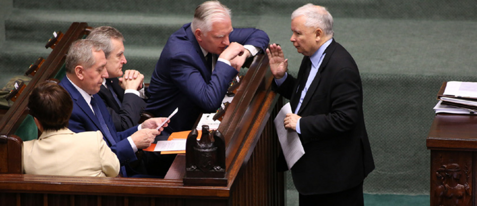 Jarosław Gowin i Jarosław Kaczyński w Sejmie - przed pandemią. / autor: Fot. Flickr/Kancelaria Sejmu/Krzysztof Białoskórski, licencja Creative Commons