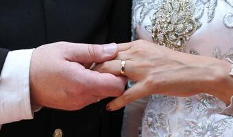 Nowy podatek dotknie ślubów - skarbówka łupi nowożeńców
