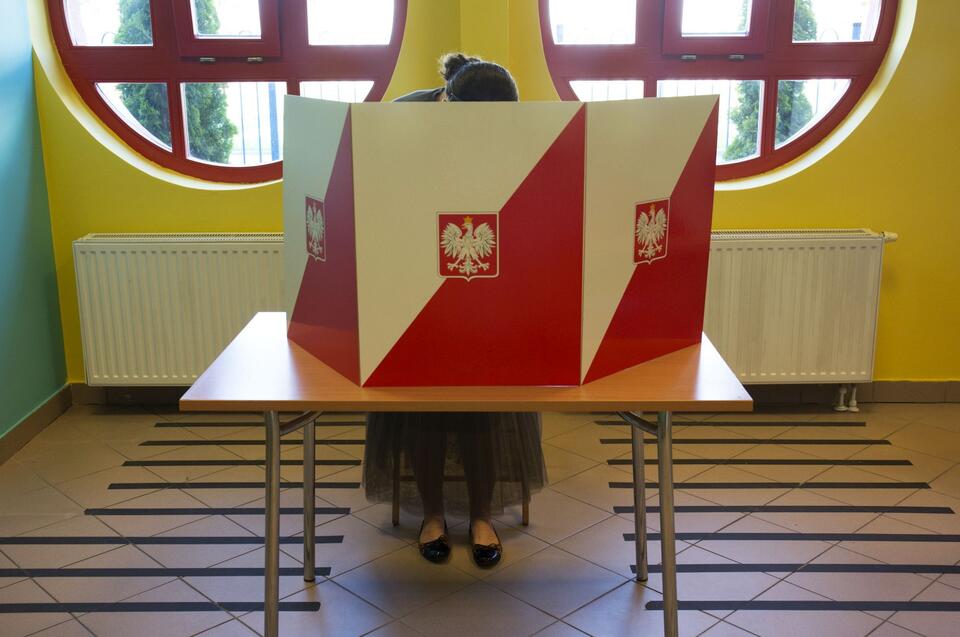 Głosowanie w lokalu wyborczym / autor: wPolityce.pl