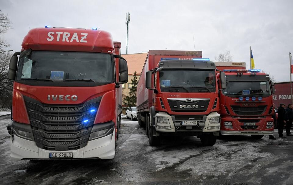  Ciężarówki z pomocą humanitarną dla strony ukraińskiej, przekazaną przez szefa Kancelarii Prezesa Rady Ministrów Michała Dworczyka w Kijowie / autor:  PAP/Marcin Obara 