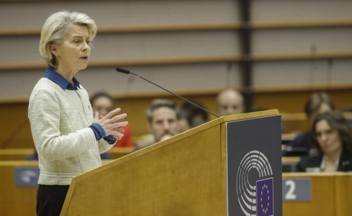 Przewodnicząca Komisji Europejskiej Ursula von der Leyen podczas sesji plenarnej PE w Brukseli, 1.02. 2023 r. / autor: PAP/EPA/OLIVIER HOSLET