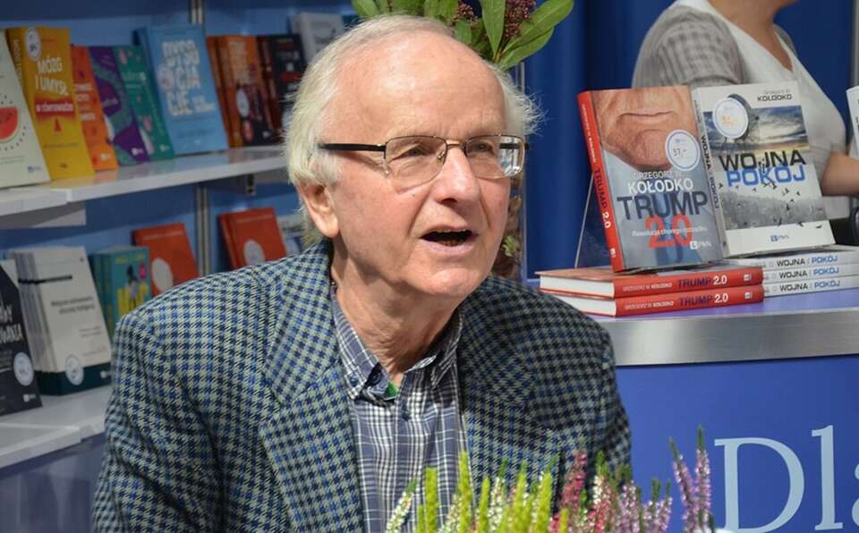 Prof. Grzegorz Kołodko na Międzynarodowych Targach Książki w Krakowie / autor: Marsilar, CC BY-SA 4.0 <https://creativecommons.org/licenses/by-sa/4.0>, via Wikimedia Commons