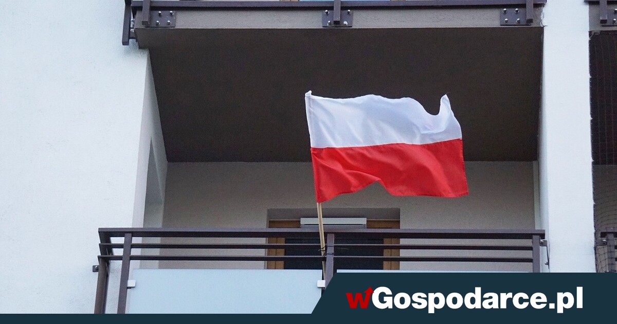 Biało-czerwoną może wywiesić każdy. „Musi być czysta”