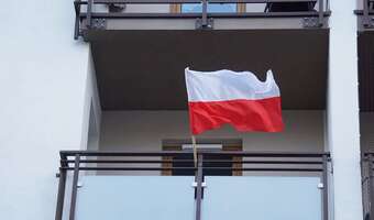 Biało-czerwoną może wywiesić każdy. „Musi być czysta”