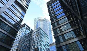 W Warszawie biurowce do rozbiórki albo na... mieszkania