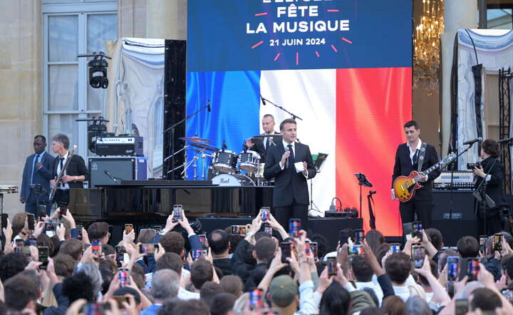 Emmanuel Macron na dorocznym święcie muzyki / autor: BERTRAND GUAY/EPA/PAP