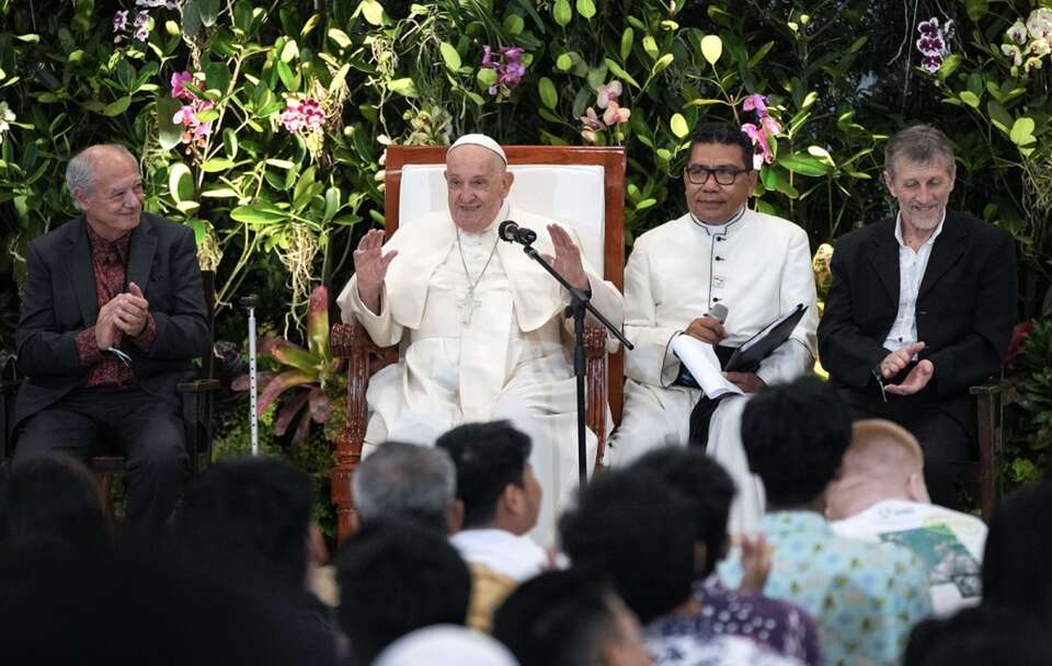 Papież Franciszek / autor: PAP/EPA/TATAN SYUFLANA / POOL