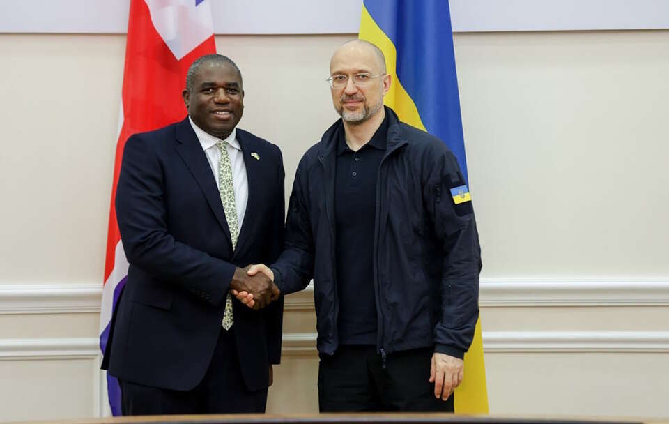 David Lammy i Denys Szmyhal / autor: PAP/EPA/PRIME MINISTER OF UKRAINE HANDOUT