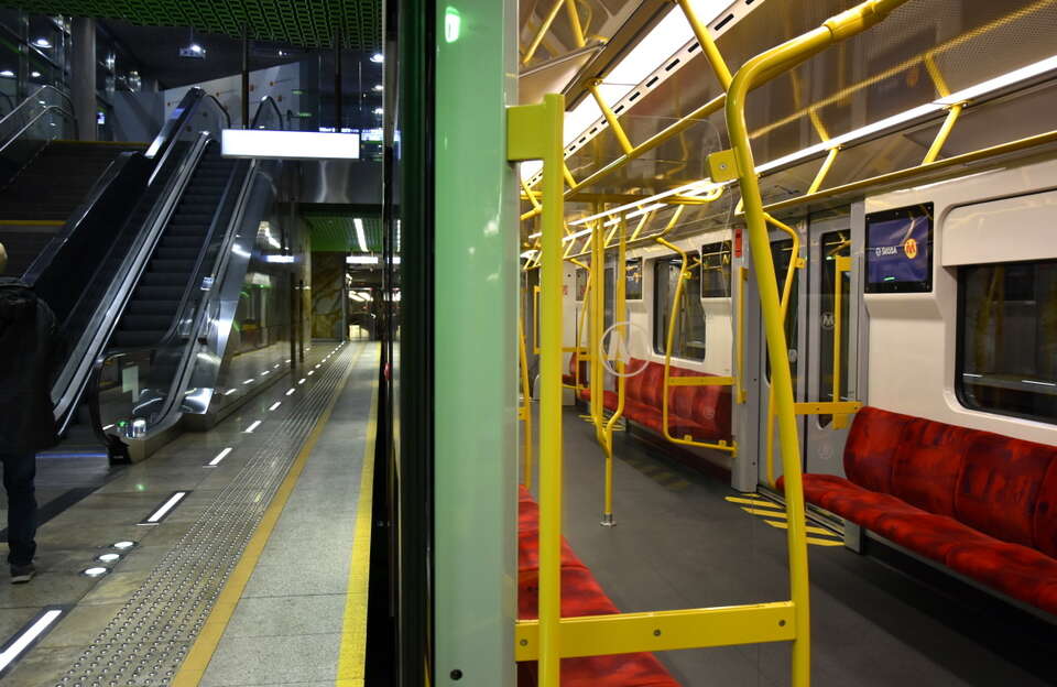 Problemy warszawskiego metra / autor: Fratria