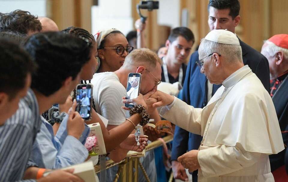 Papież z francuskimi neofitami i katechumenami   / autor: Vatican Media