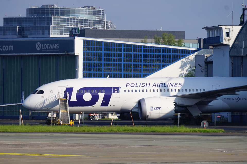 LOT: Paliwo pod kontrolą. Radom bazą dla Bliskiego Wschodu?