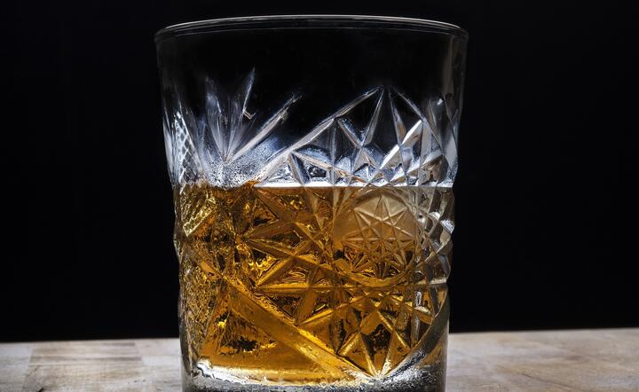 Na aukcję trafi najstarsza na świecie whisky