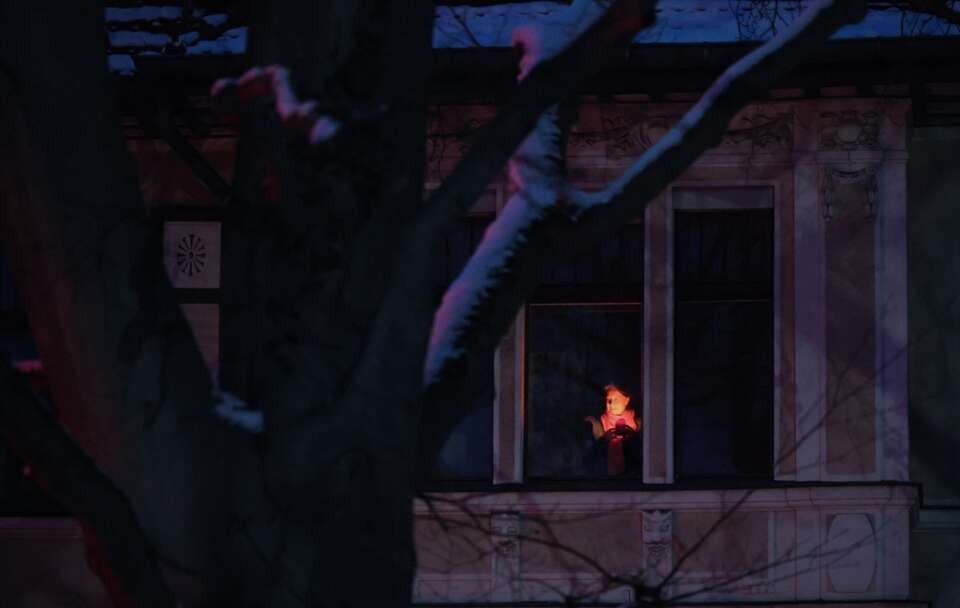  Około 50 tys. gospodarstw domowych w Berlinie od 3 stycznia pozostaje bez prądu. / autor: EPA/HANNIBAL HANSCHKE Dostawca: PAP/EPA.