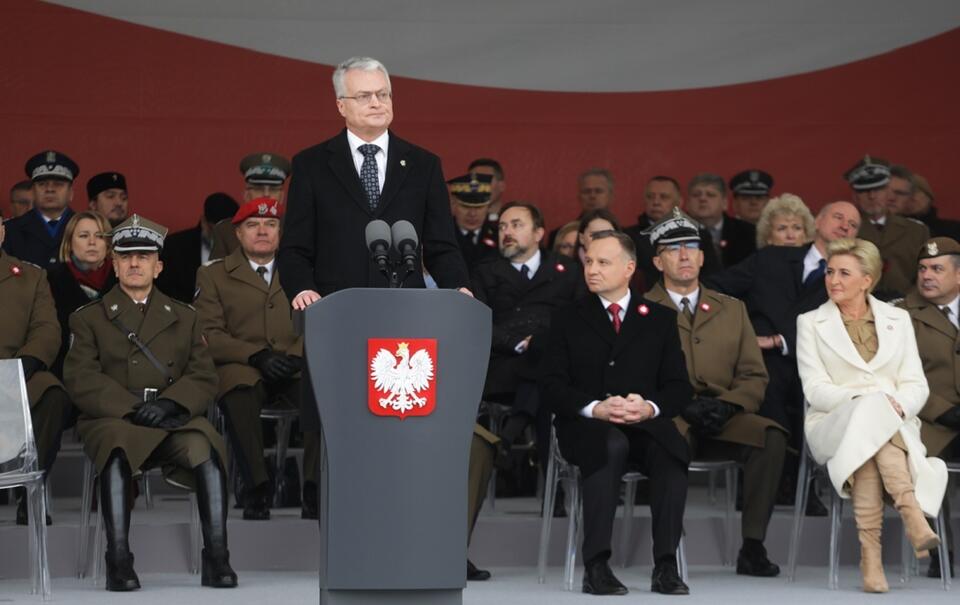 Prezydent Litwy Gitanas Nauseda podczas obchodów Narodowego Święta Niepodległości przed Grobem Nieznanego Żołnierza w Warszawie / autor: PAP/Albert Zawada