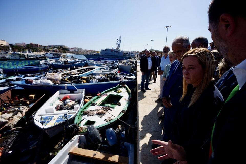 Premier Włoch Giorgia Meloni i szefowa KE na Lampedusie / autor: PAP/EPA/FILIPPO ATTILI