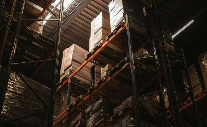 Usługi operatorów logistycznych to popularna alternatywa dla mrożenia środków w nieruchomości / autor: materiały prasowe Uniqlogistic