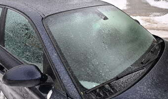 Pogoda nie rozpieszcza: gołoledź w połowie kraju