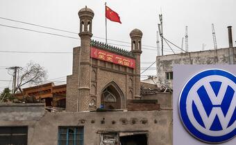 Niemiecka fabryka VW w pobliżu chińskich obozów dla Ujgurów